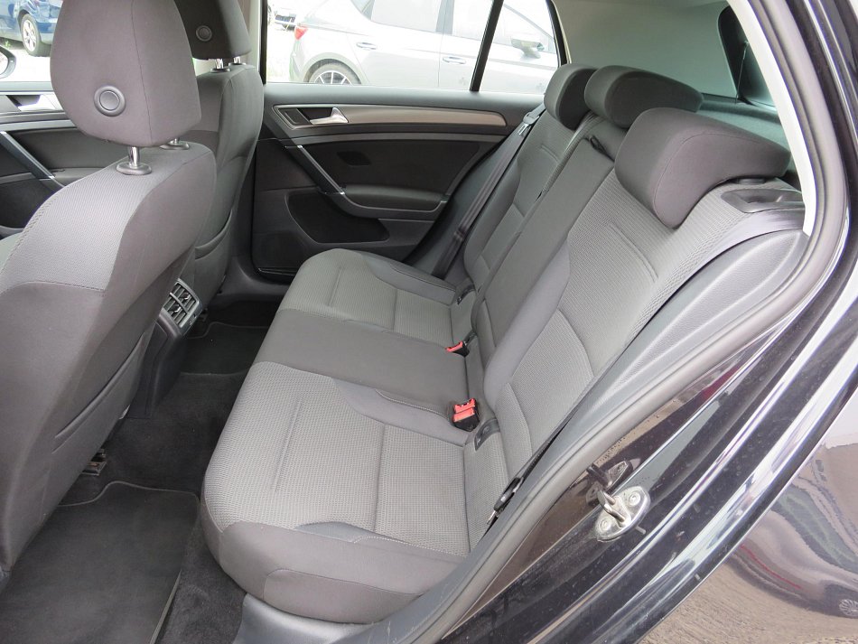 Volkswagen Golf 1.6 TDi 