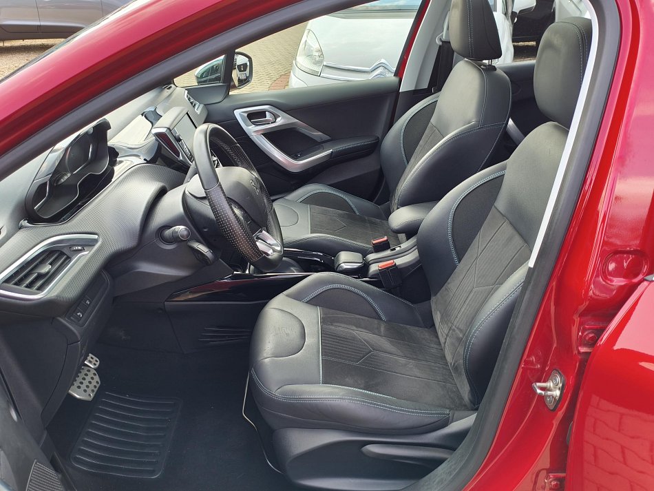 Peugeot 2008 1.2 PT Crossway