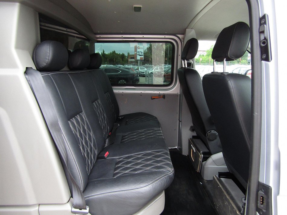Volkswagen Transporter 2.0TDi  L2 5míst