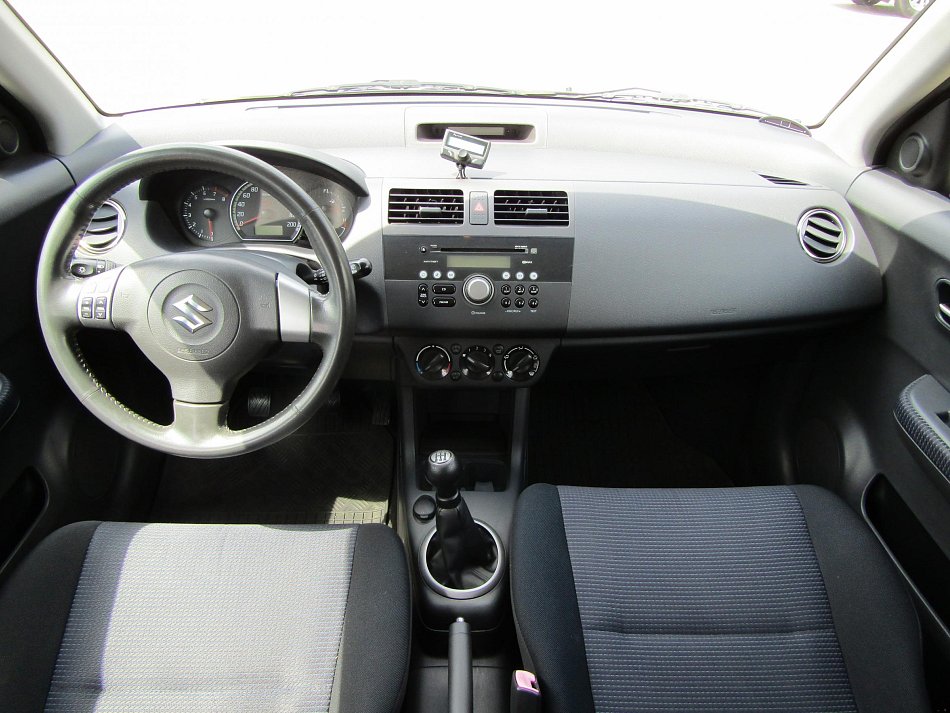 Suzuki Swift 1.3 i  4x4