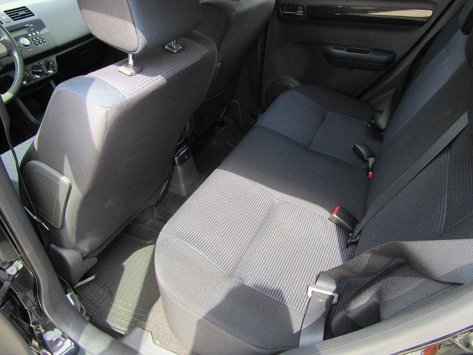 Suzuki Swift 1.3 i  4x4