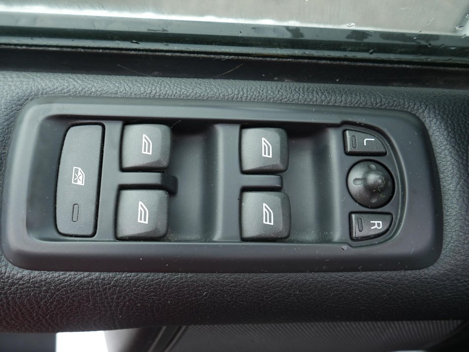 Land Rover Discovery 3.0 D  4x4, 7míst