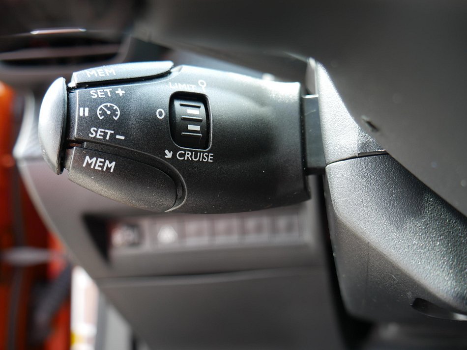 Peugeot 2008 1.2 PT 
