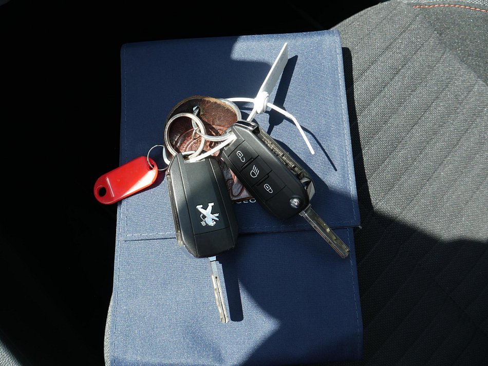 Peugeot 2008 1.2 PT 