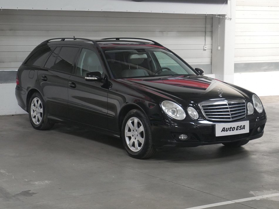 Mercedes-Benz Třída E 1.8i 