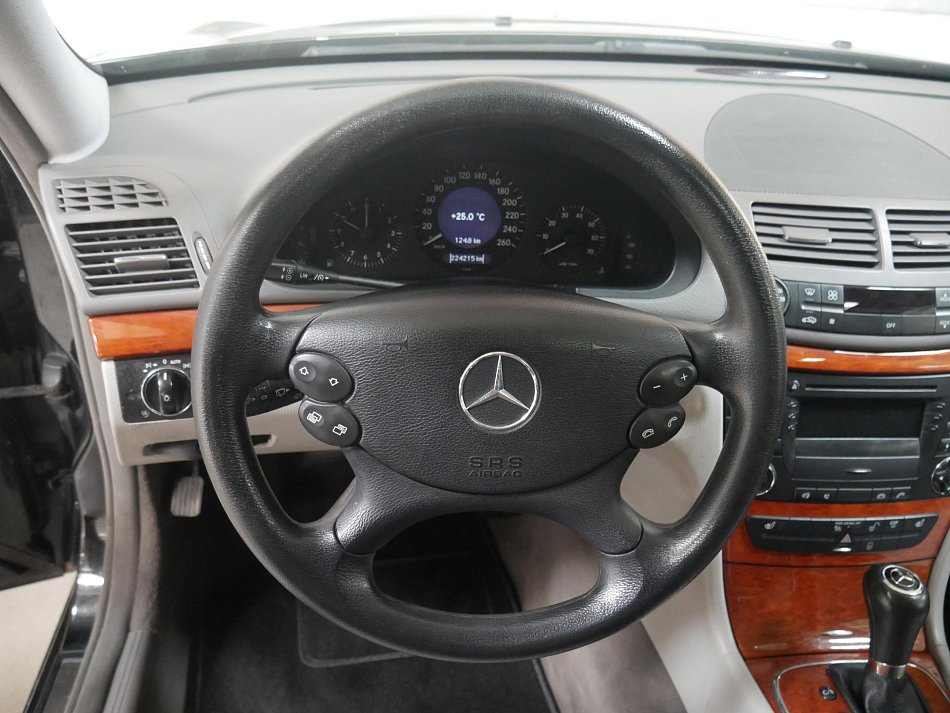 Mercedes-Benz Třída E 1.8i 