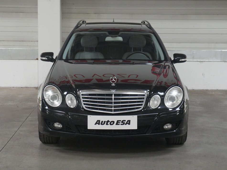 Mercedes-Benz Třída E 1.8i 