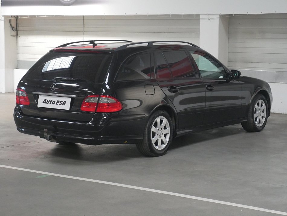 Mercedes-Benz Třída E 1.8i 