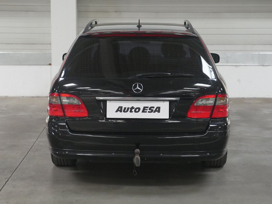 Mercedes-Benz Třída E 1.8i 