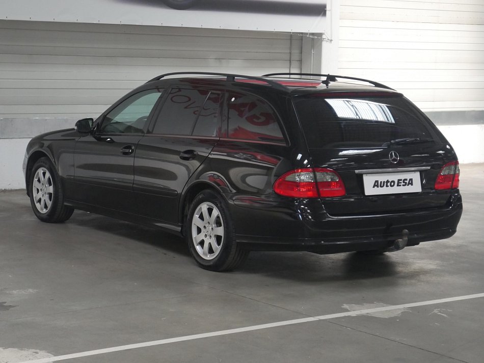 Mercedes-Benz Třída E 1.8i 