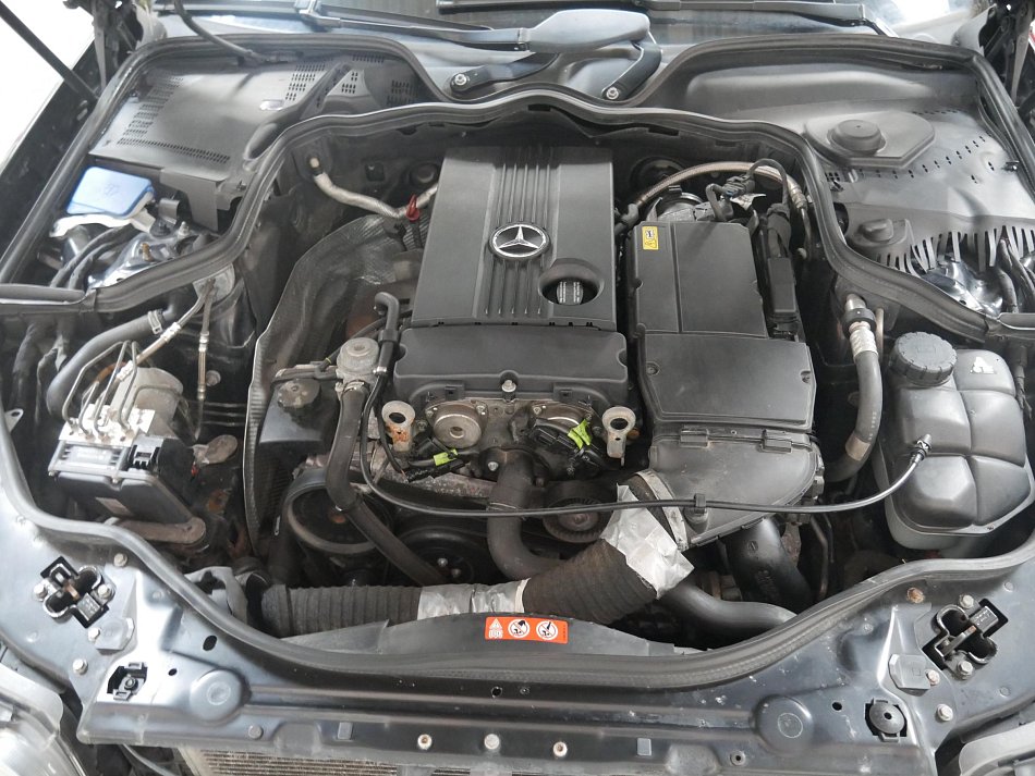 Mercedes-Benz Třída E 1.8i 