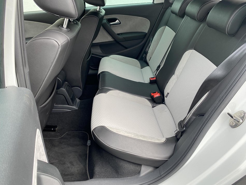 Volkswagen Polo 1.2 TSi CROSS
