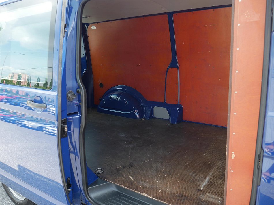 Volkswagen Transporter 2.0TDi  L2H1