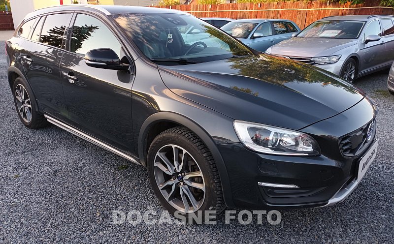 Volvo V60 2.4D4  Cross country