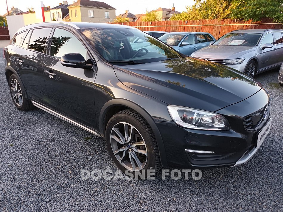 Volvo V60 2.4D4  Cross country