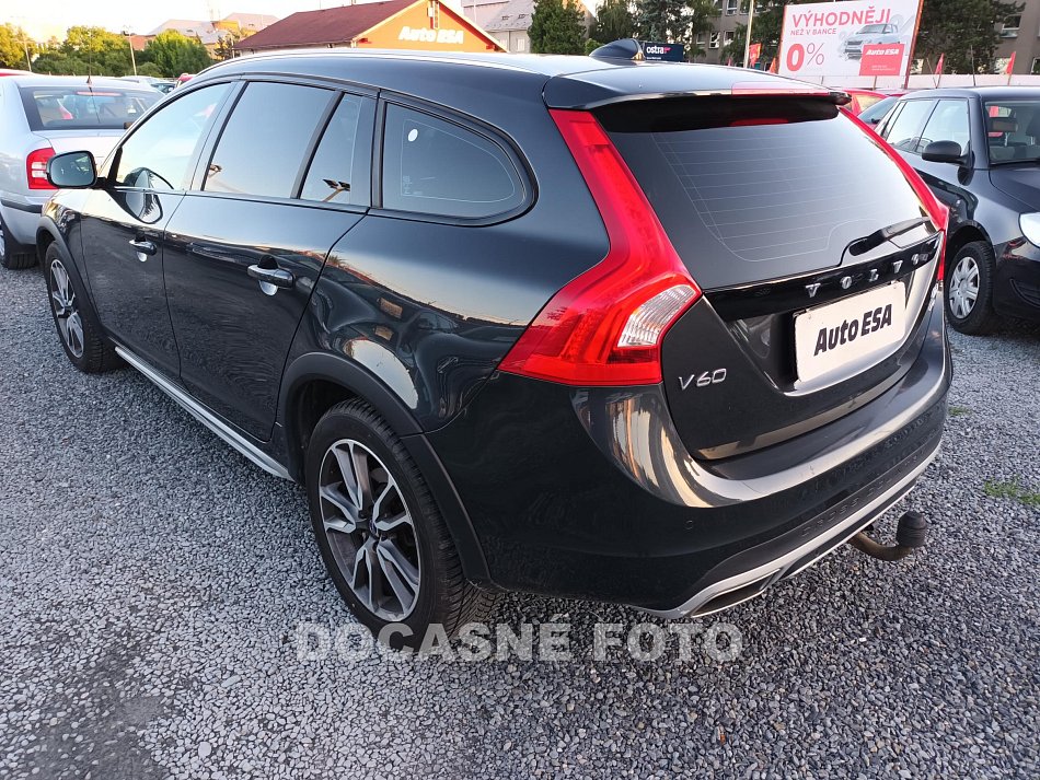 Volvo V60 2.4D4  Cross country