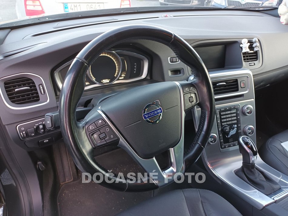 Volvo V60 2.4D4  Cross country