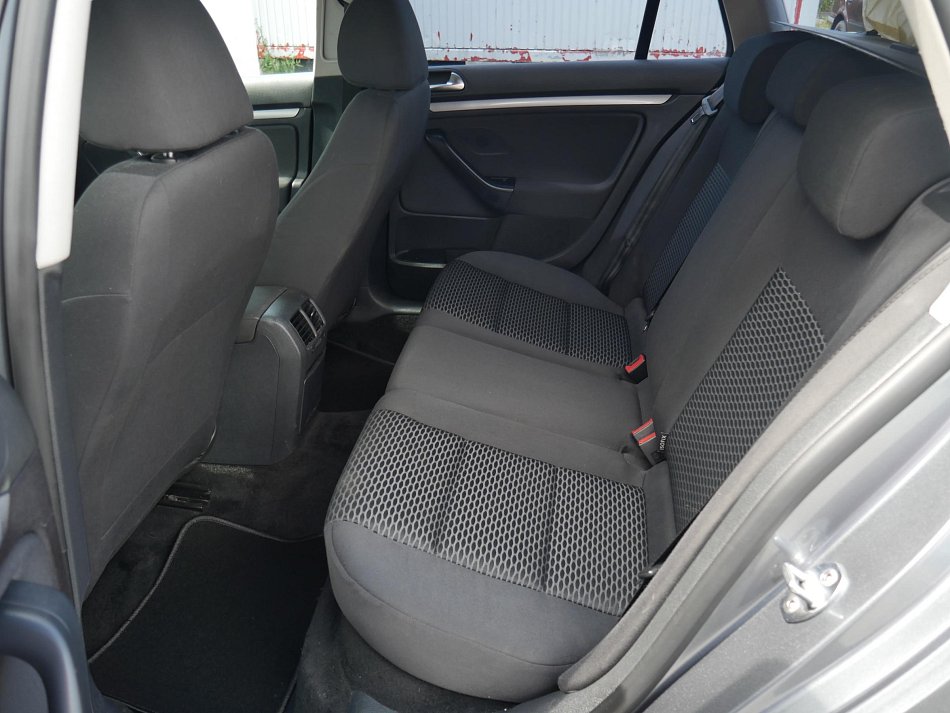 Volkswagen Golf 1.6 TDi 