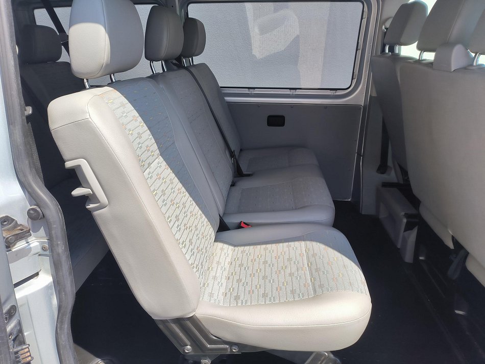 Volkswagen Transporter 2.0 TDi  9míst