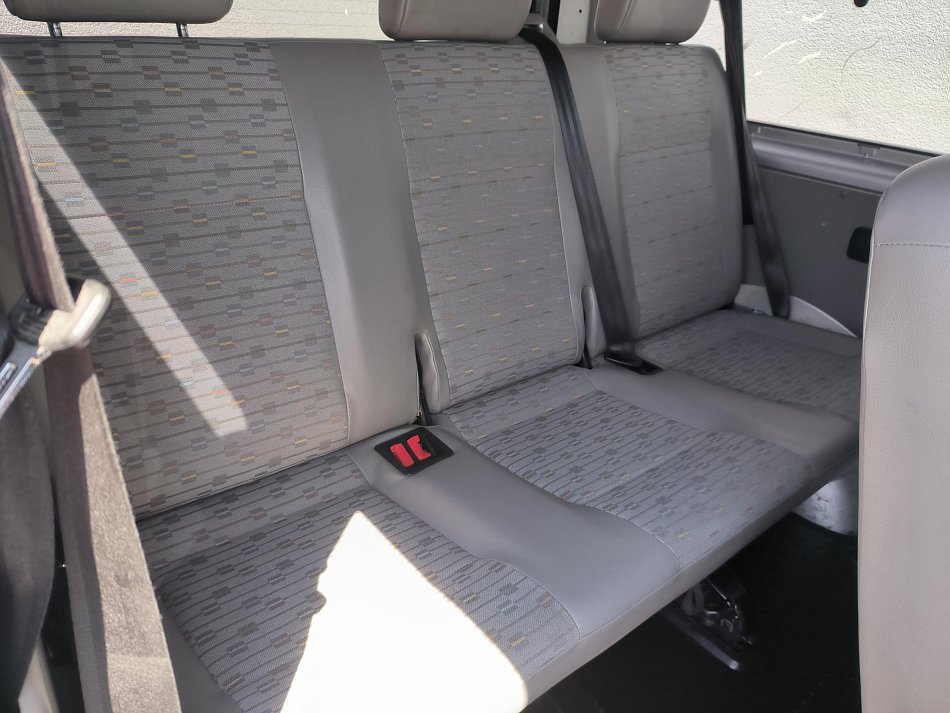 Volkswagen Transporter 2.0 TDi  9míst