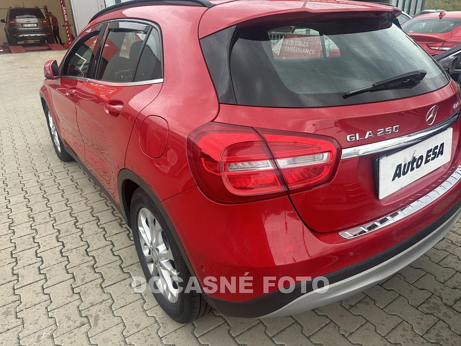 Mercedes-Benz GLA 2.0T  4Mat