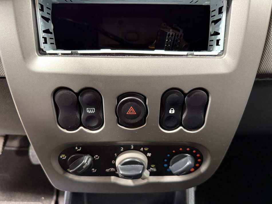 Dacia Sandero 1.4i 
