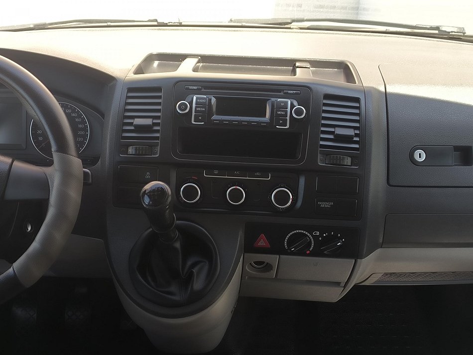 Volkswagen Transporter 2.0TDi  8míst