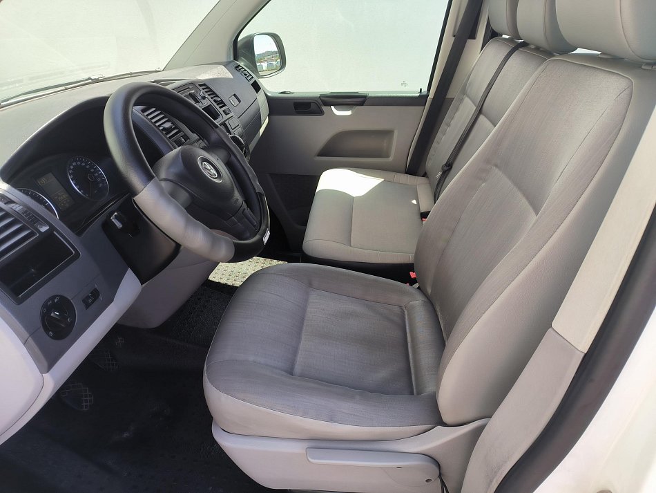 Volkswagen Transporter 2.0TDi  8míst