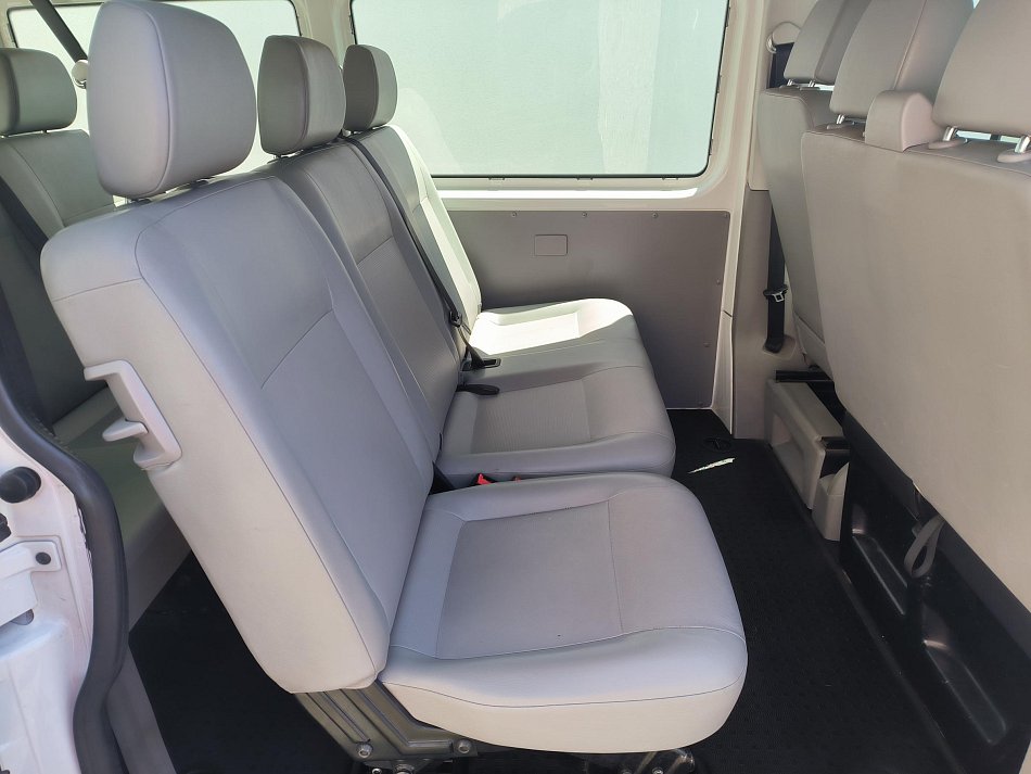 Volkswagen Transporter 2.0TDi  8míst