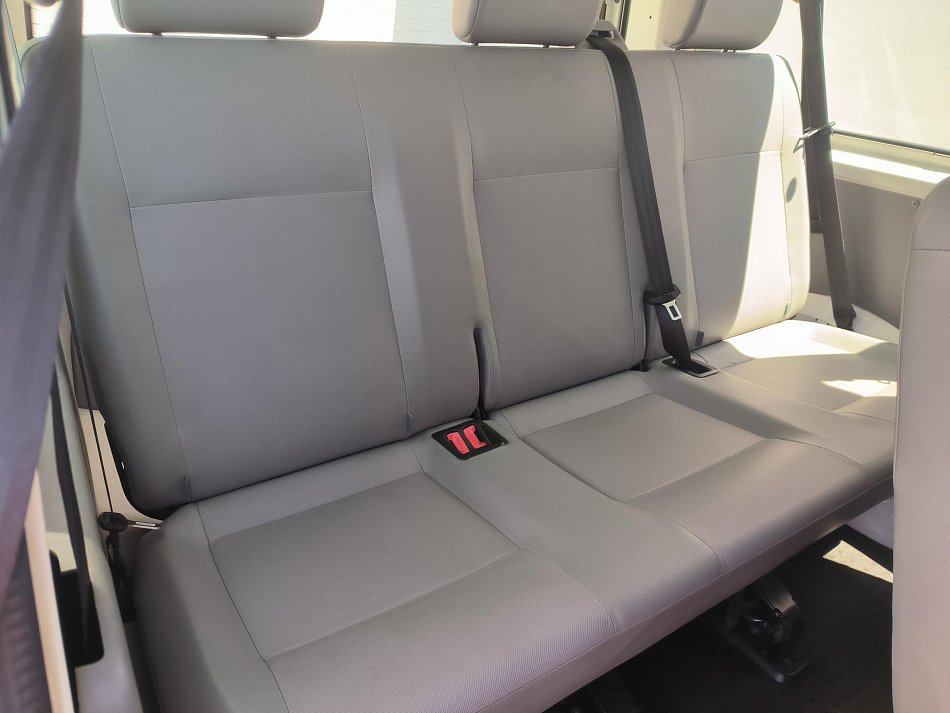 Volkswagen Transporter 2.0TDi  8míst
