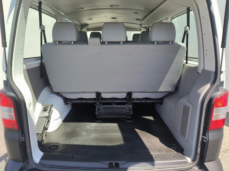 Volkswagen Transporter 2.0TDi  8míst