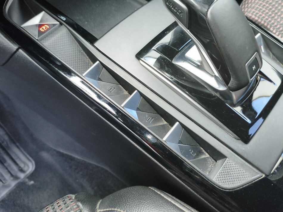 DS Automobiles DS3 Crossback 1.2 PT 