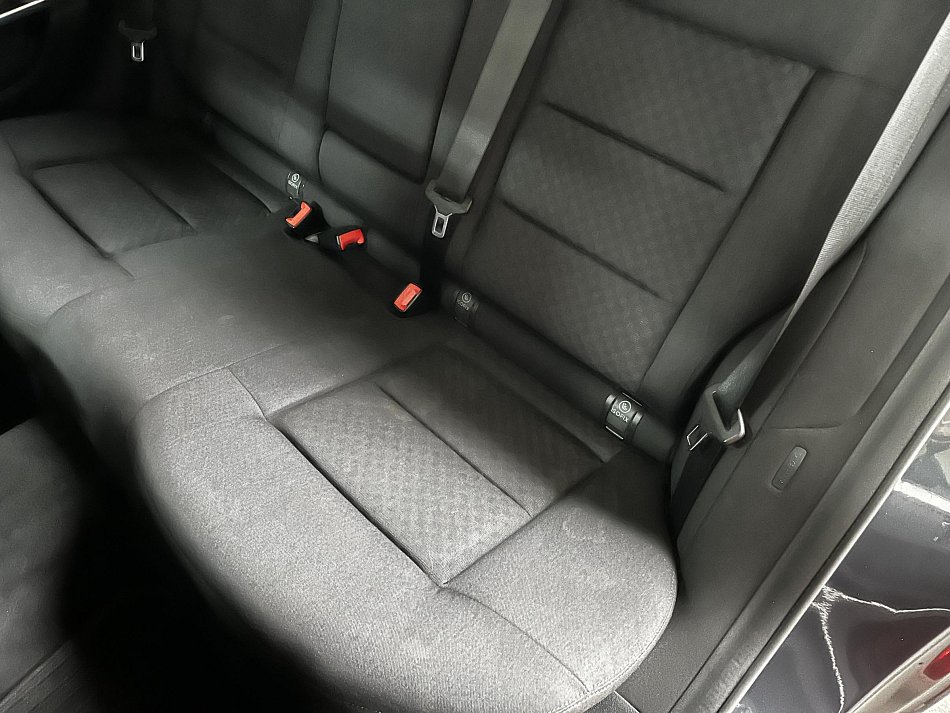 Mercedes-Benz Třída E 2.2 CDi  E200