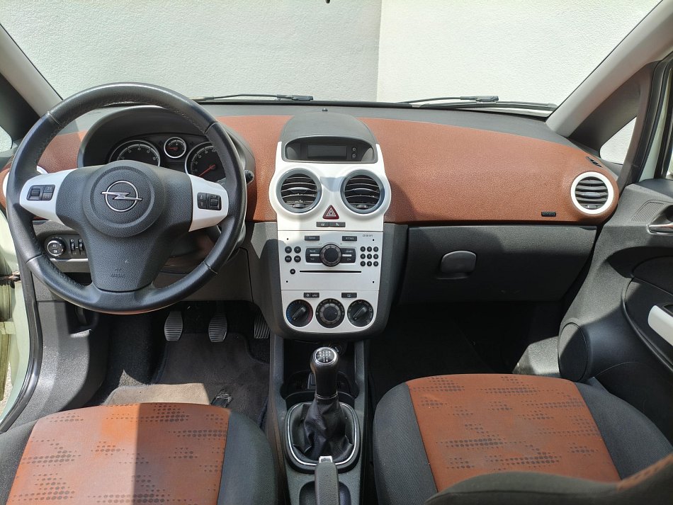 Opel Corsa 1.4i 