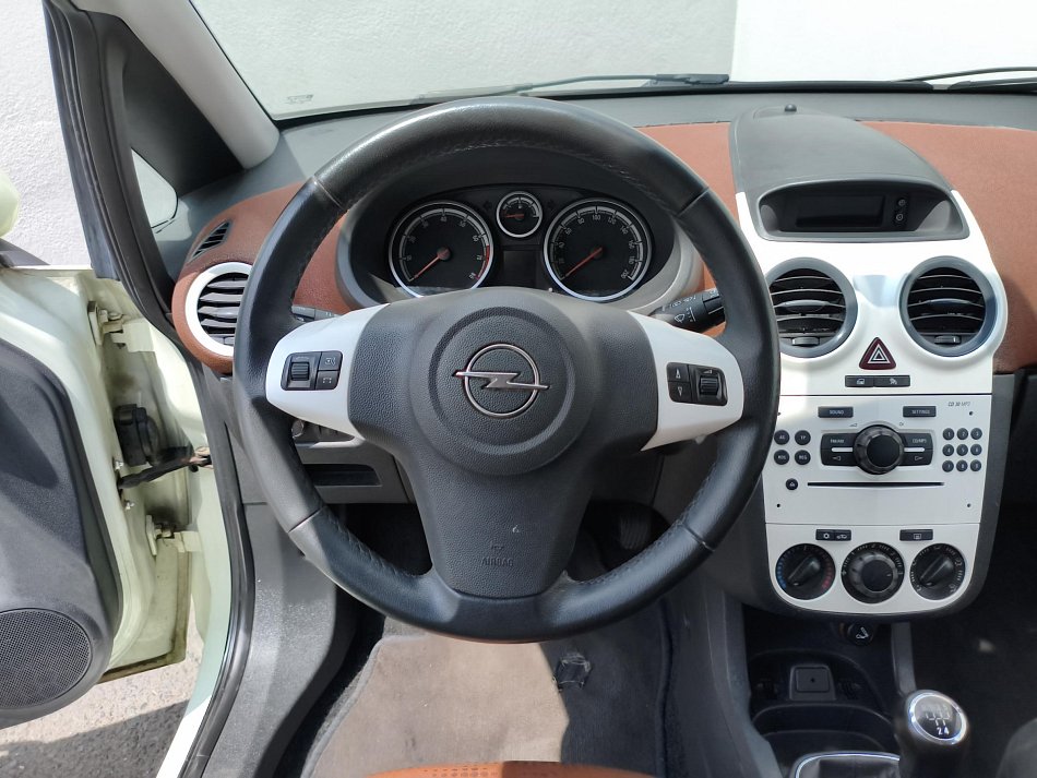 Opel Corsa 1.4i 