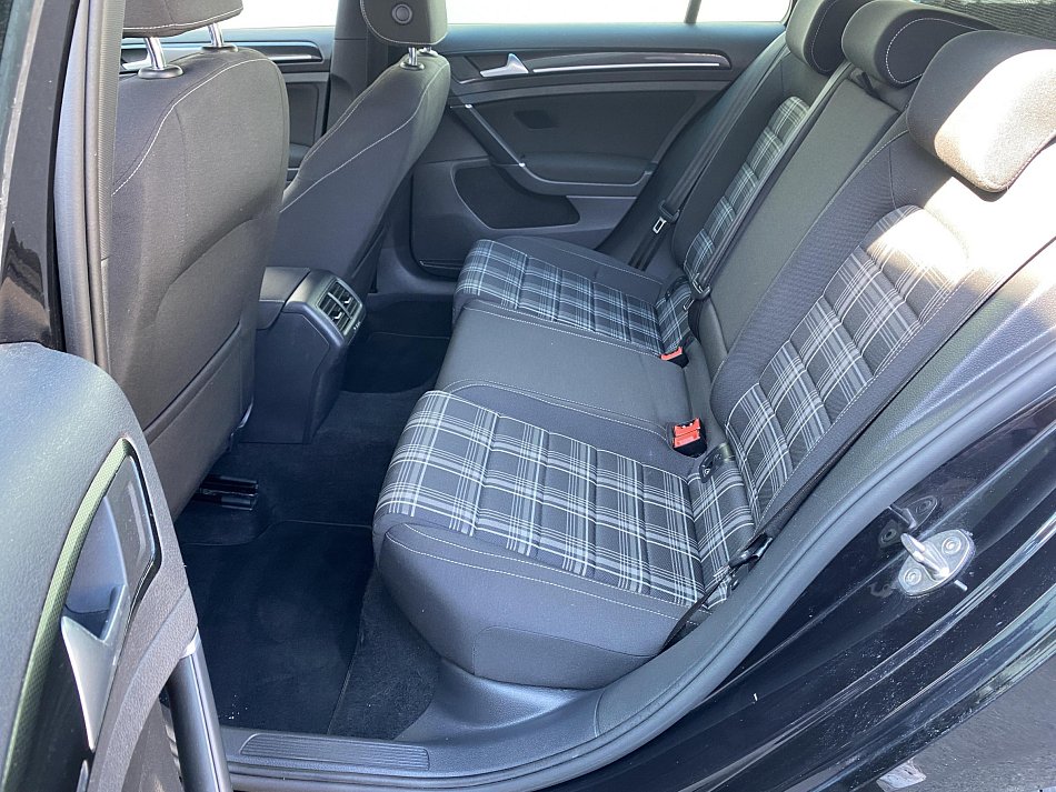 Volkswagen Golf 2.0TDi GTD