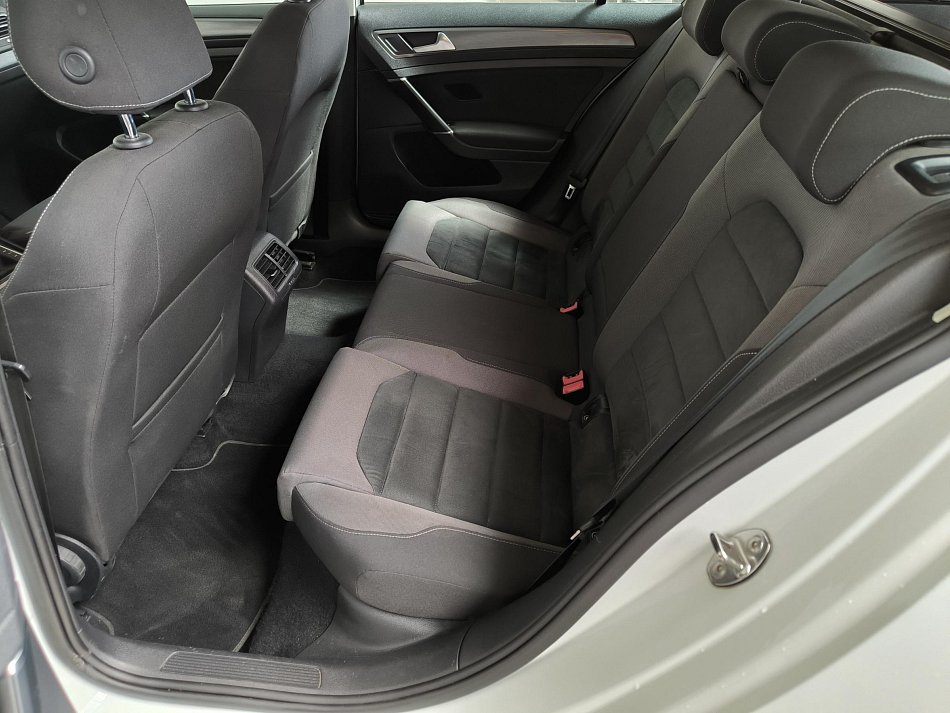 Volkswagen Golf 2.0 TDi 