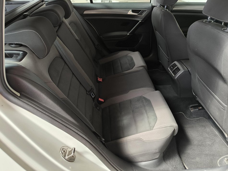 Volkswagen Golf 2.0 TDi 