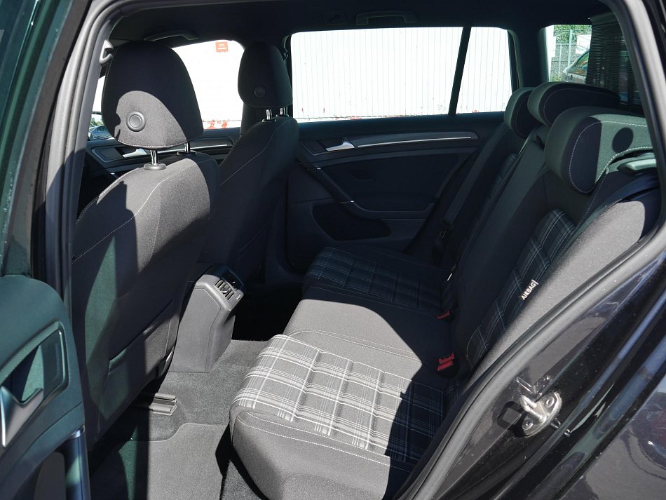 Volkswagen Golf 2.0 TDi 