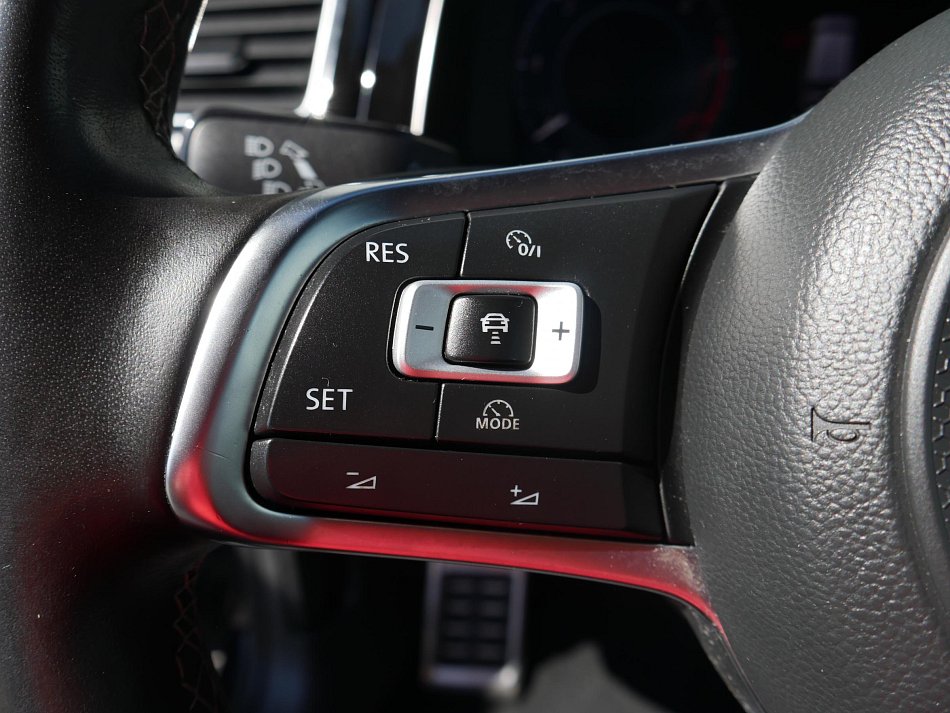 Volkswagen Golf 2.0 TDi 