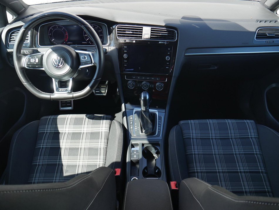 Volkswagen Golf 2.0 TDi 