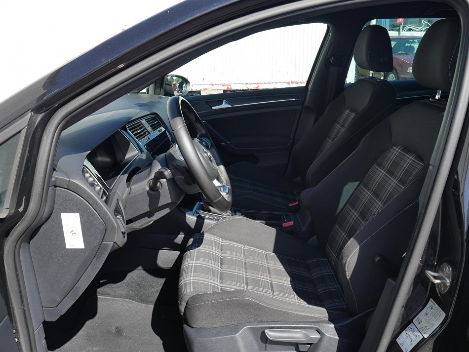 Volkswagen Golf 2.0 TDi 