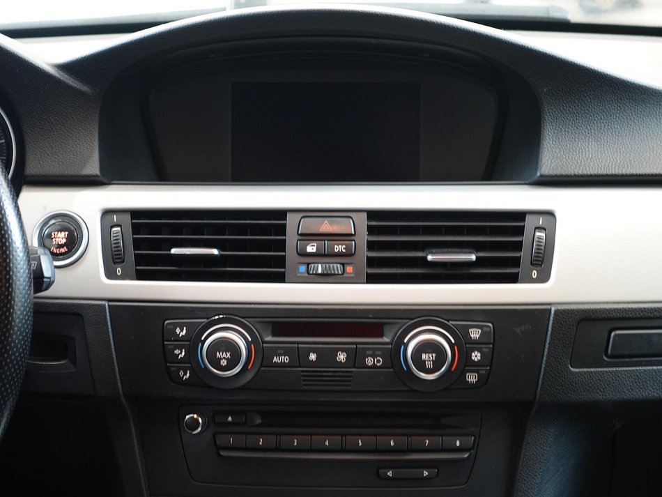 BMW Řada 3 3.0i  330Xi