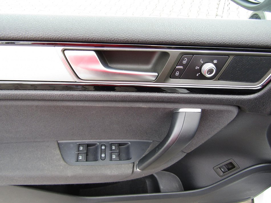 Volkswagen Touareg 3.0 TDi V6  4x4