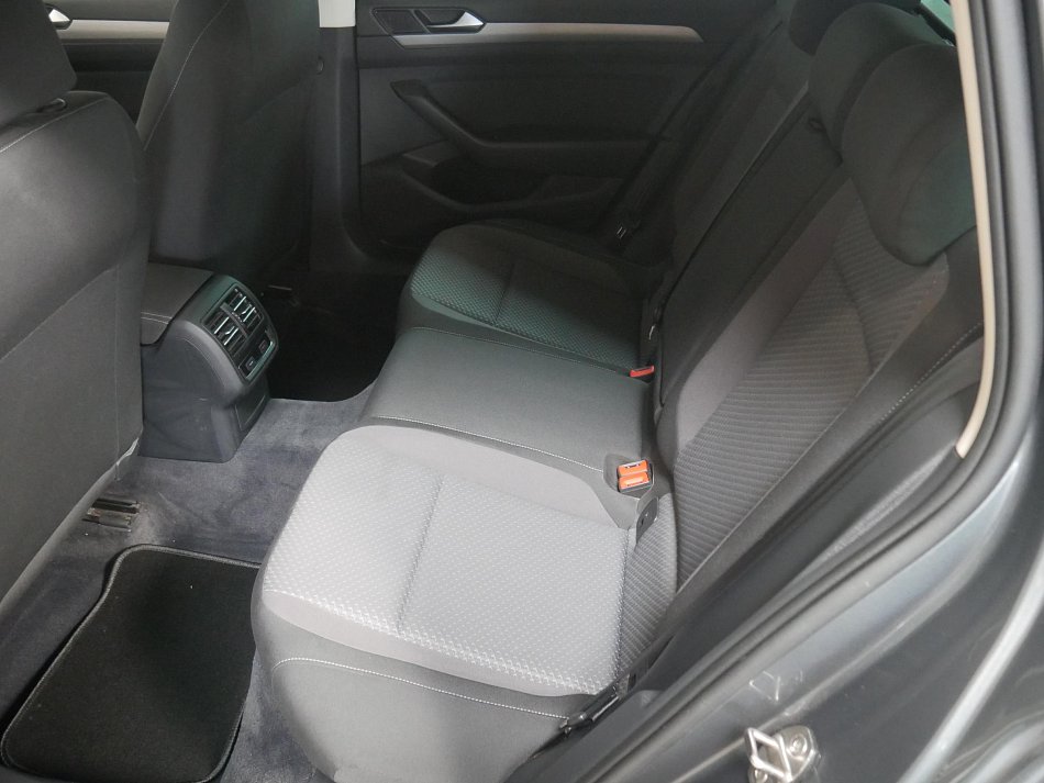 Volkswagen Passat 1.6 TDi Trendline