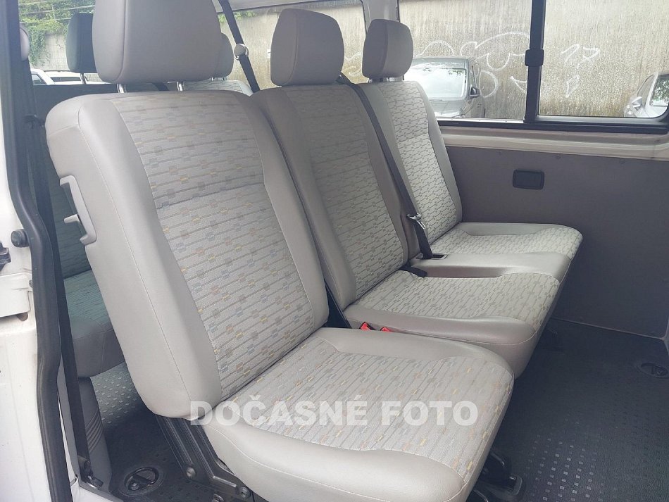 Volkswagen Transporter 2.0TDi  9míst
