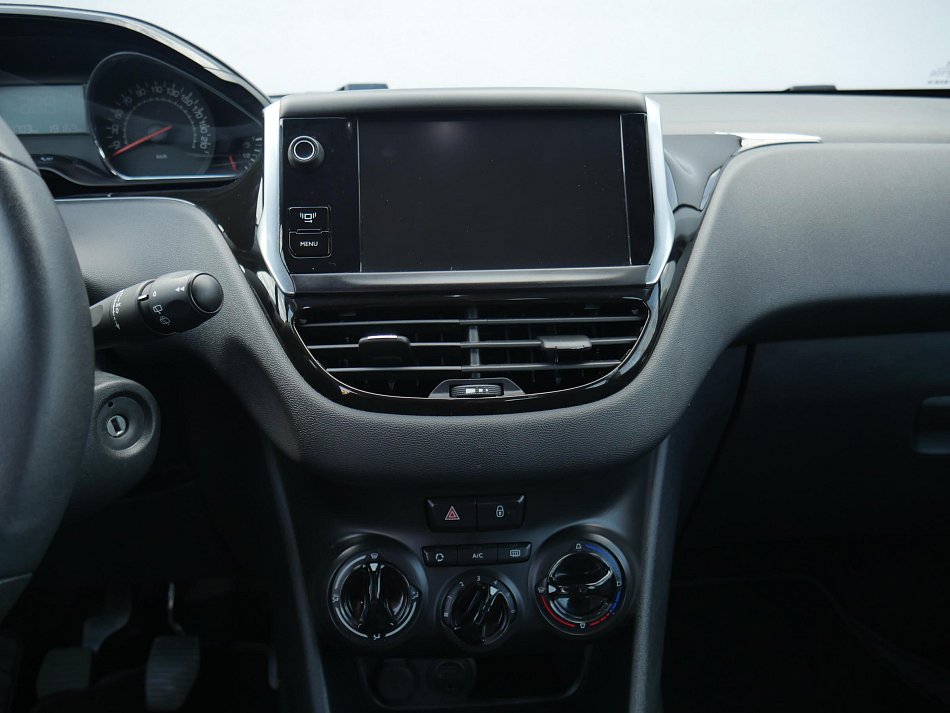 Peugeot 208 1.0i 