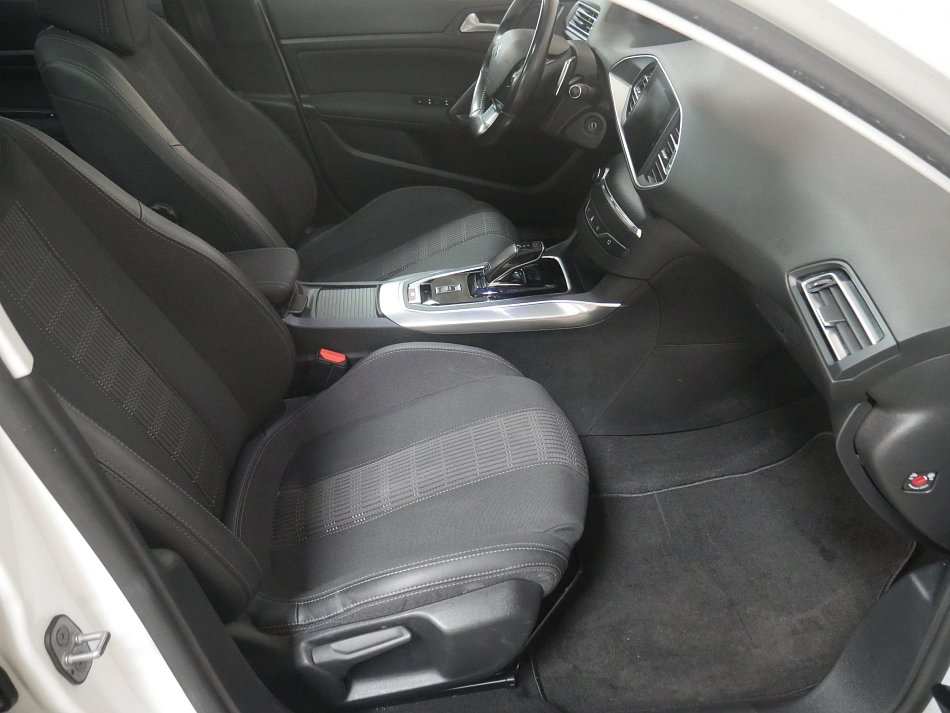 Peugeot 308 1.5 HDi 
