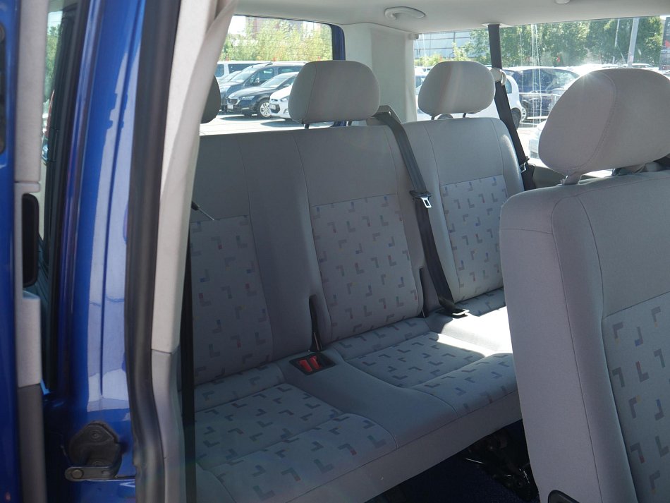 Volkswagen Caravelle 2.5TDi  L2 8míst