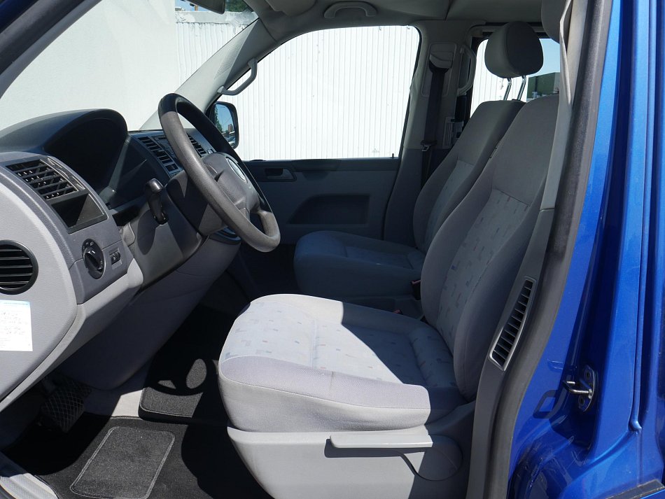 Volkswagen Caravelle 2.5TDi  L2 8míst